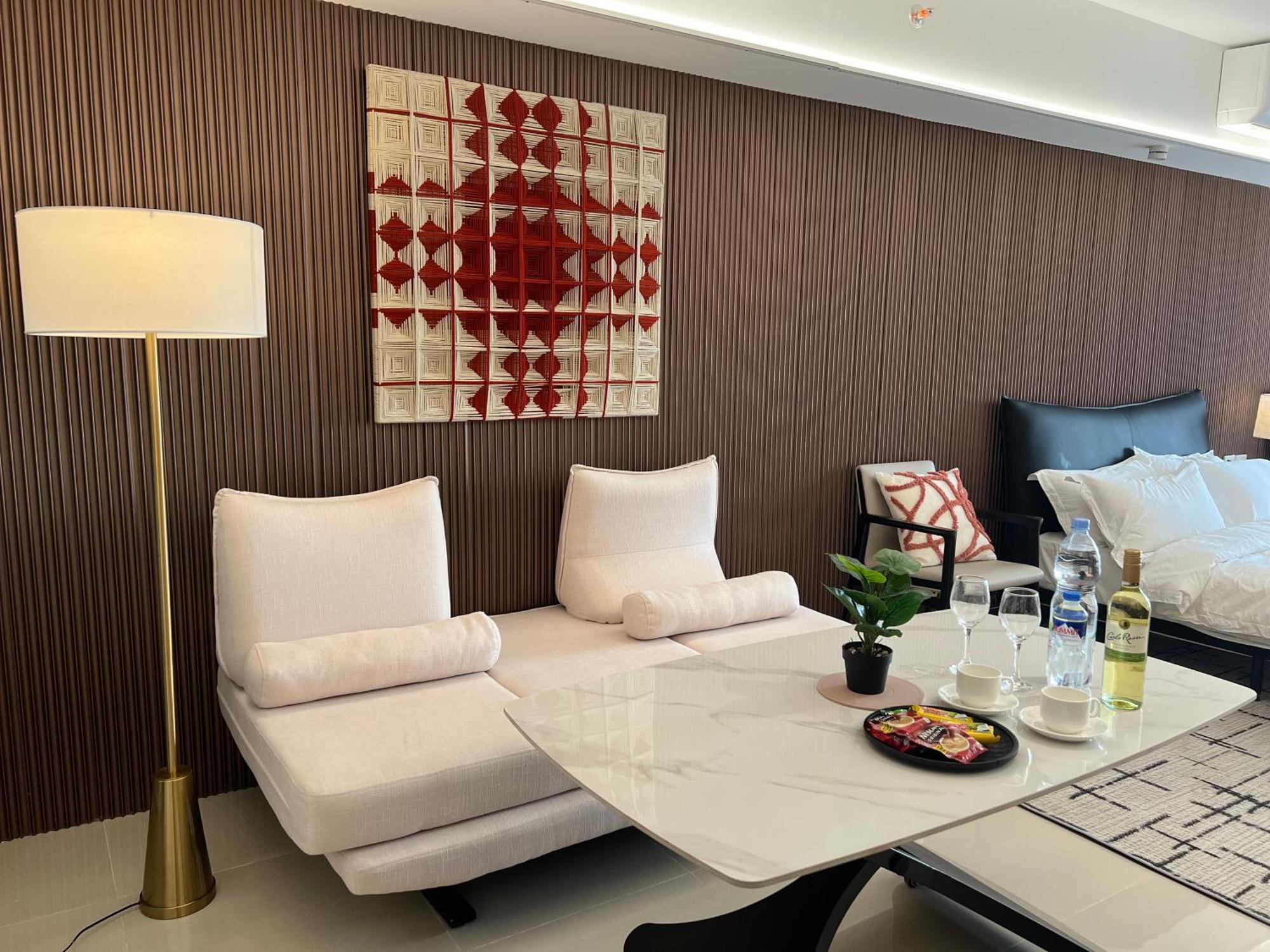 Luxurious European Style Penthouse Modern Apart Ment Cross City Of Dreams Okada Solaire Moa Airport Manila Exteriör bild