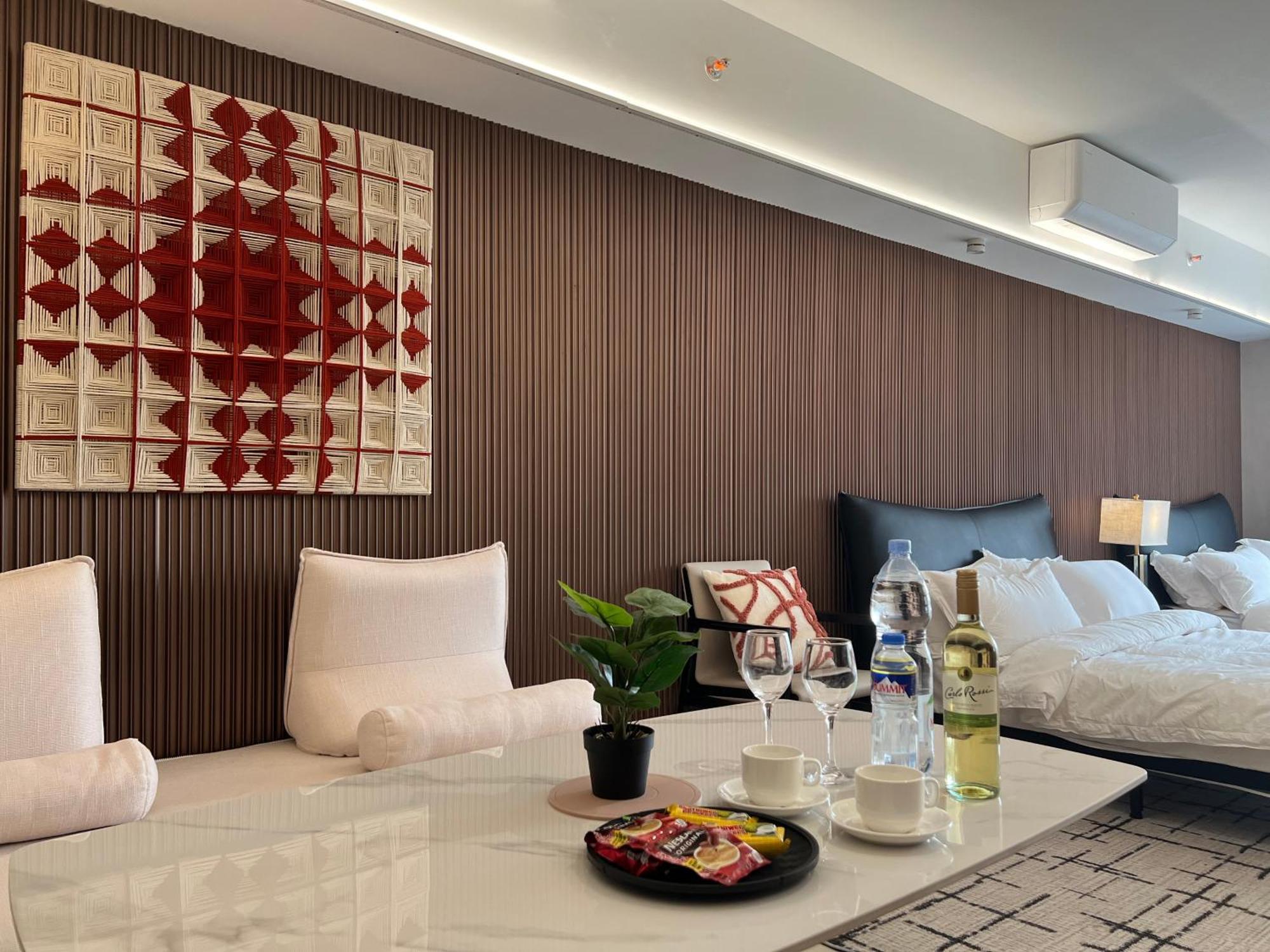 Luxurious European Style Penthouse Modern Apart Ment Cross City Of Dreams Okada Solaire Moa Airport Manila Exteriör bild