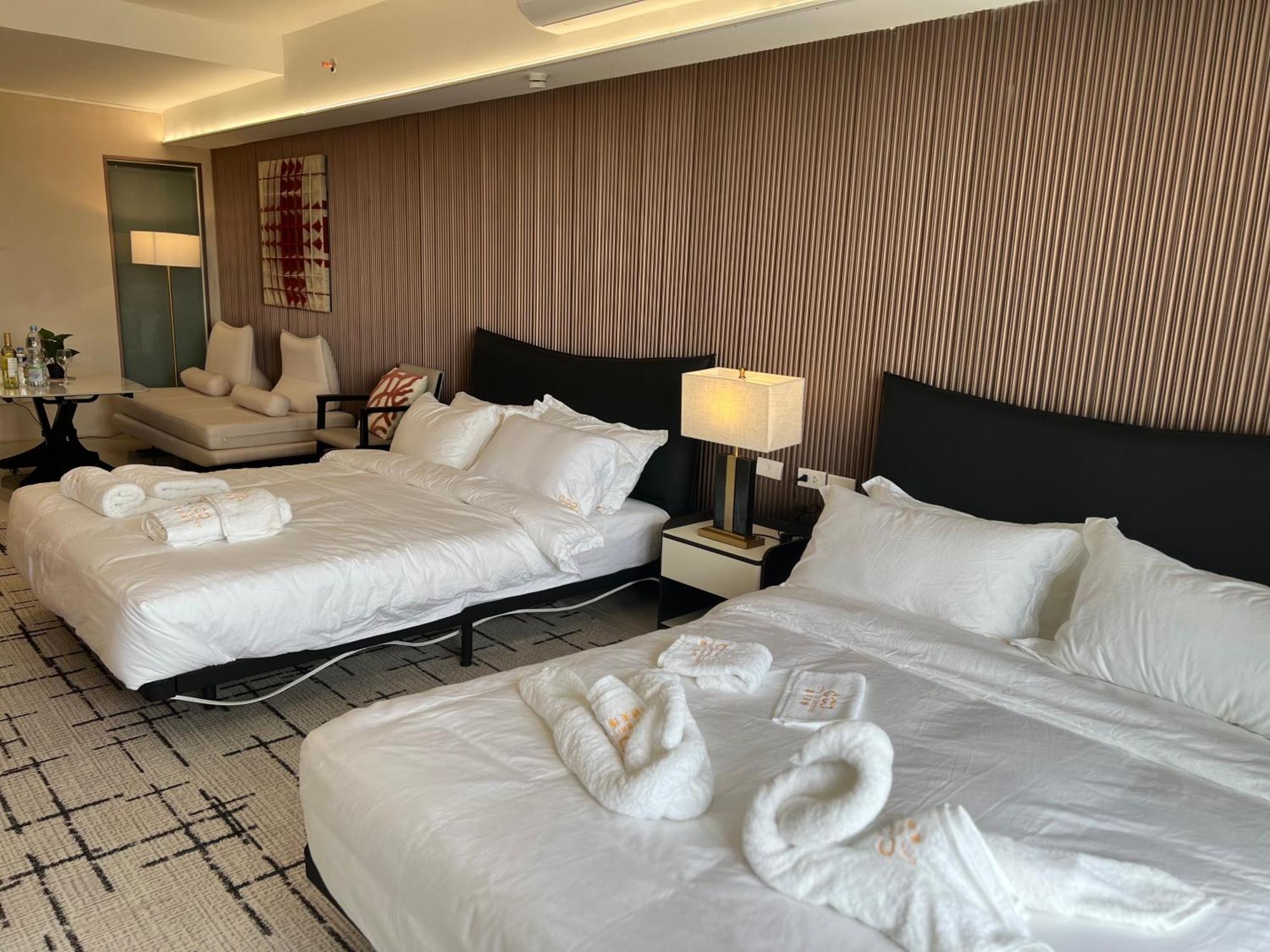 Luxurious European Style Penthouse Modern Apart Ment Cross City Of Dreams Okada Solaire Moa Airport Manila Exteriör bild