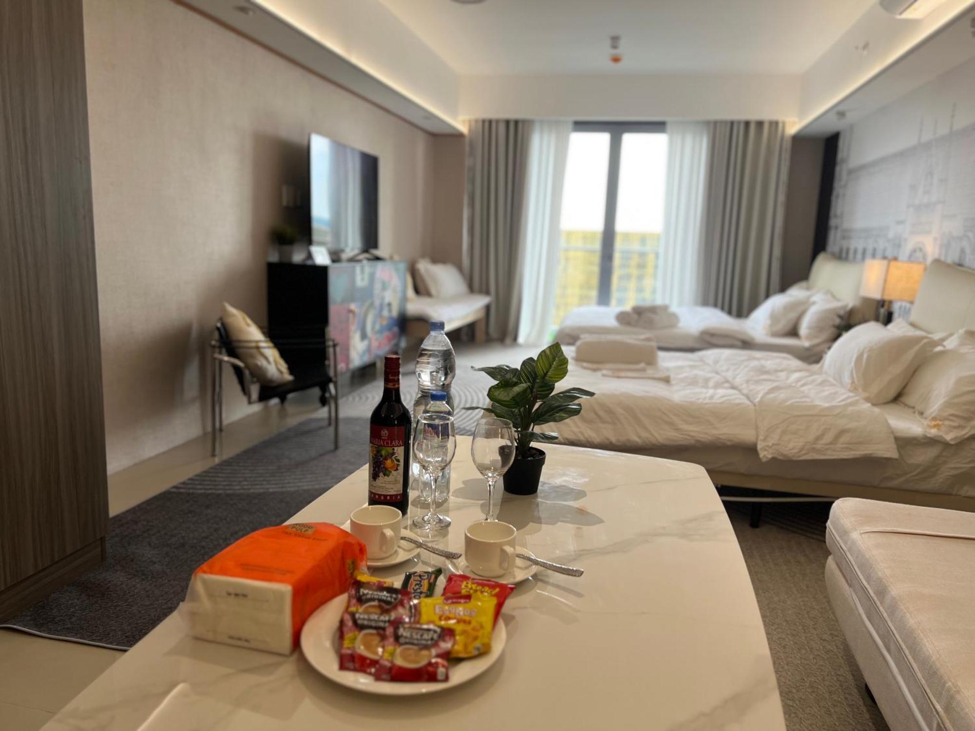 Luxurious European Style Penthouse Modern Apart Ment Cross City Of Dreams Okada Solaire Moa Airport Manila Exteriör bild
